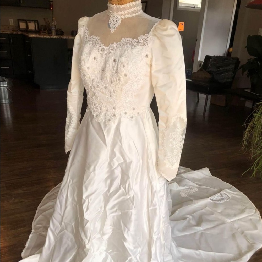 Vintage wedding dress